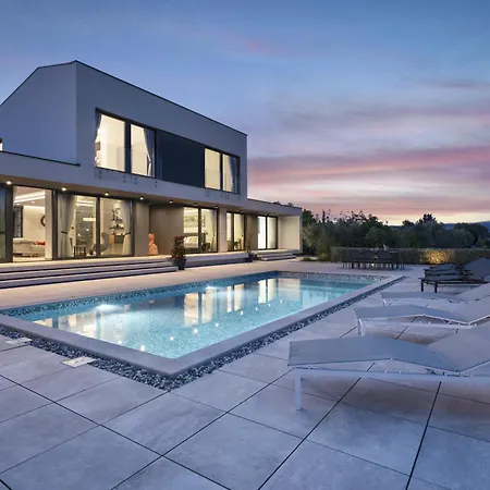 Martincic - 5 Stars Luxury With Pool Heating On 4000m2 Rakalj