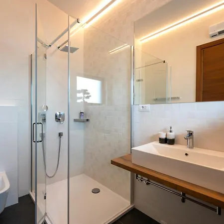 Martincic - 5 Stars Luxury With Pool Heating On 4000m2