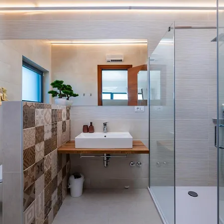 Martincic - 5 Stars Luxury With Pool Heating On 4000m2 ヴィラ Rakalj