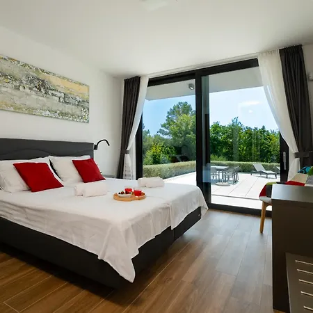 Martincic - 5 Stars Luxury With Pool Heating On 4000m2 Rakalj