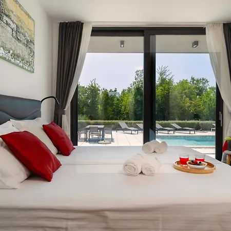 ヴィラ Martincic - 5 Stars Luxury With Pool Heating On 4000m2 Rakalj