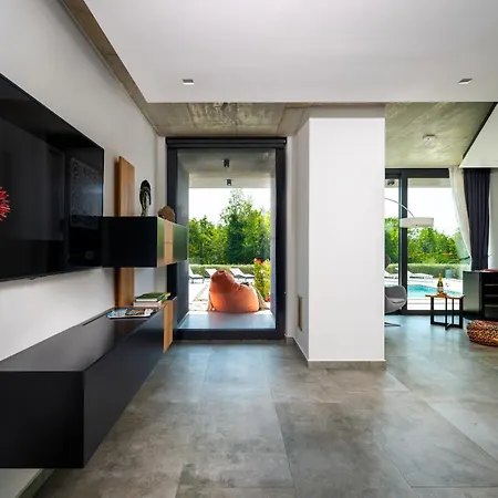 Martincic - 5 Stars Luxury With Pool Heating On 4000m2 וילה