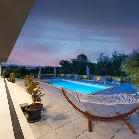 ヴィラ Martincic - 5 Stars Luxury With Pool Heating On 4000m2 Rakalj