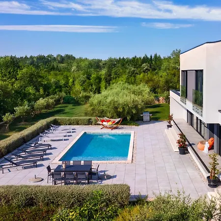 Martincic - 5 Stars Luxury With Pool Heating On 4000m2 וילה *