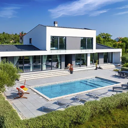 וילה Martincic - 5 Stars Luxury With Pool Heating On 4000m2 Rakalj