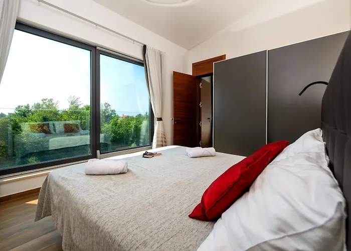 Martincic - 5 Stars Luxury With Pool Heating On 4000m2 וילה