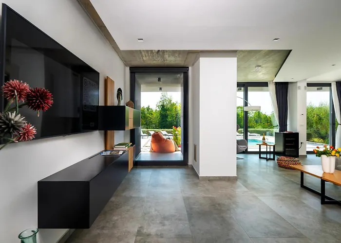 Martincic - 5 Stars Luxury With Pool Heating On 4000m2 וילה