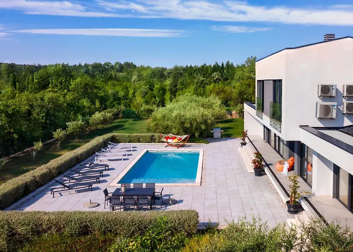 Martincic - 5 Stars Luxury With Pool Heating On 4000m2 וילה *