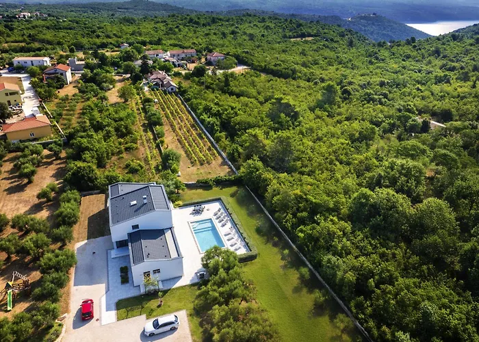 Martincic - 5 Stars Luxury With Pool Heating On 4000m2