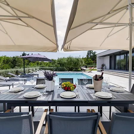 Martincic - 5 Stars Luxury With Pool Heating On 4000m2 Villa