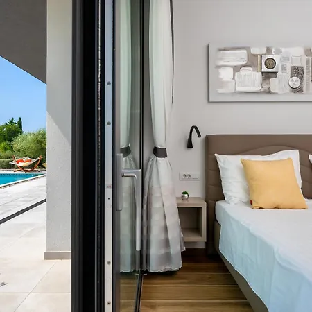Martincic - 5 Stars Luxury With Pool Heating On 4000m2 * Rakalj