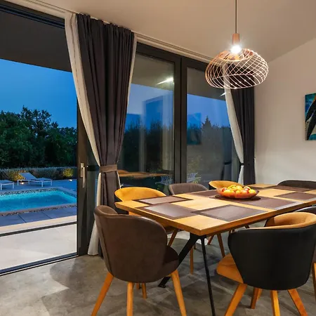 Martincic - 5 Stars Luxury With Pool Heating On 4000m2 Rakalj
