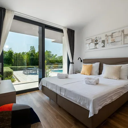 Martincic - 5 Stars Luxury With Pool Heating On 4000m2