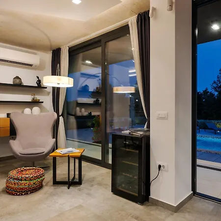 Martincic - 5 Stars Luxury With Pool Heating On 4000m2 Rakalj