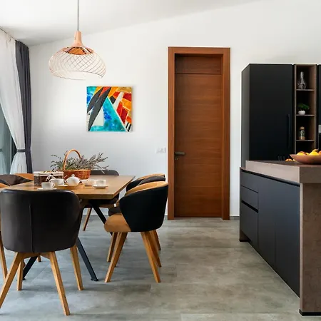 Martincic - 5 Stars Luxury With Pool Heating On 4000m2 *