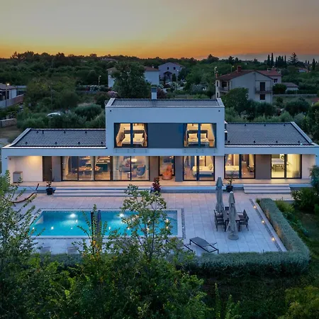 Martincic - 5 Stars Luxury With Pool Heating On 4000m2 Rakalj